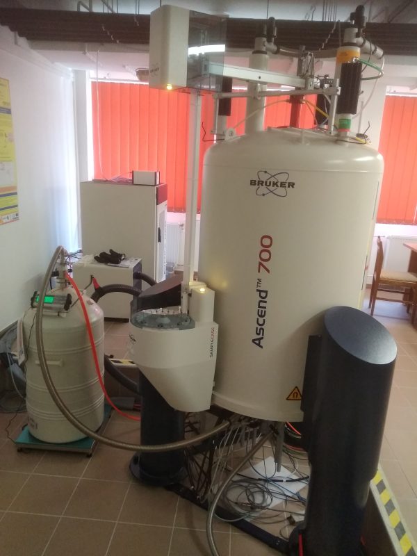 BRUKER AVANCE NEO 700 MHz